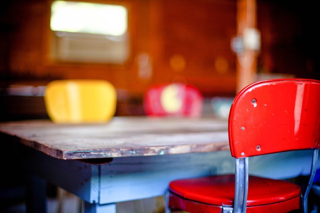 kitchen table, chairs, colorful-349702.jpg